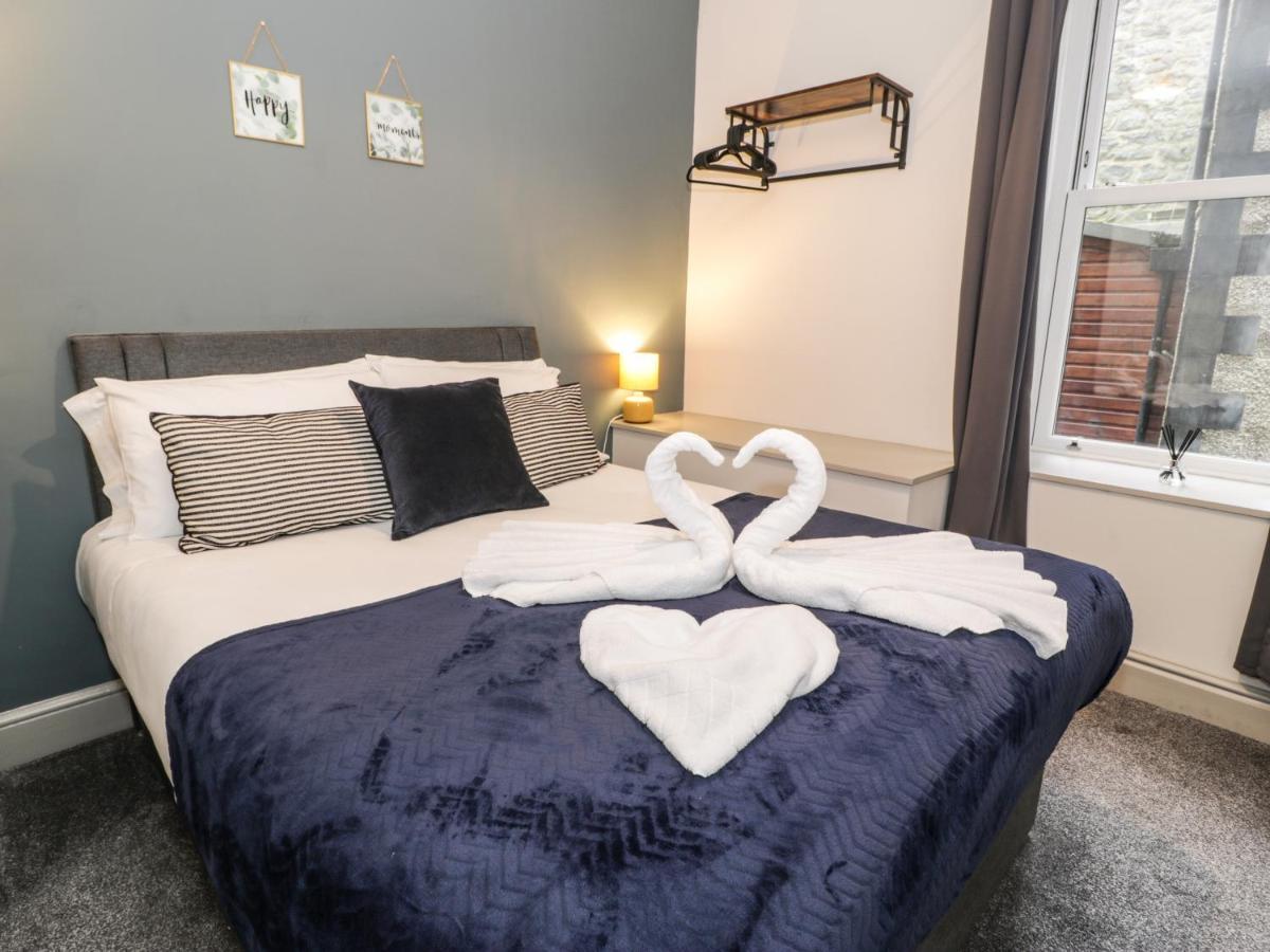 Sapphire Apartment *