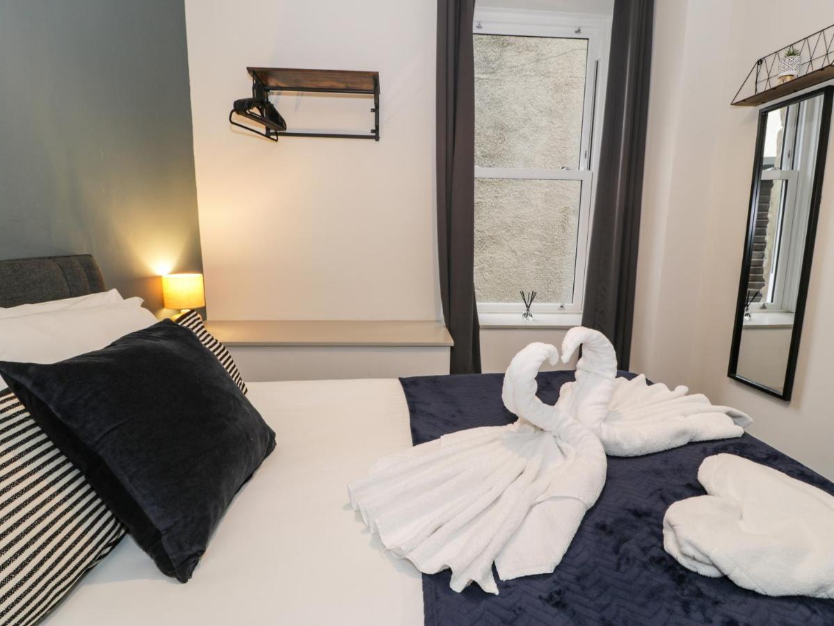 Sapphire Apartment *